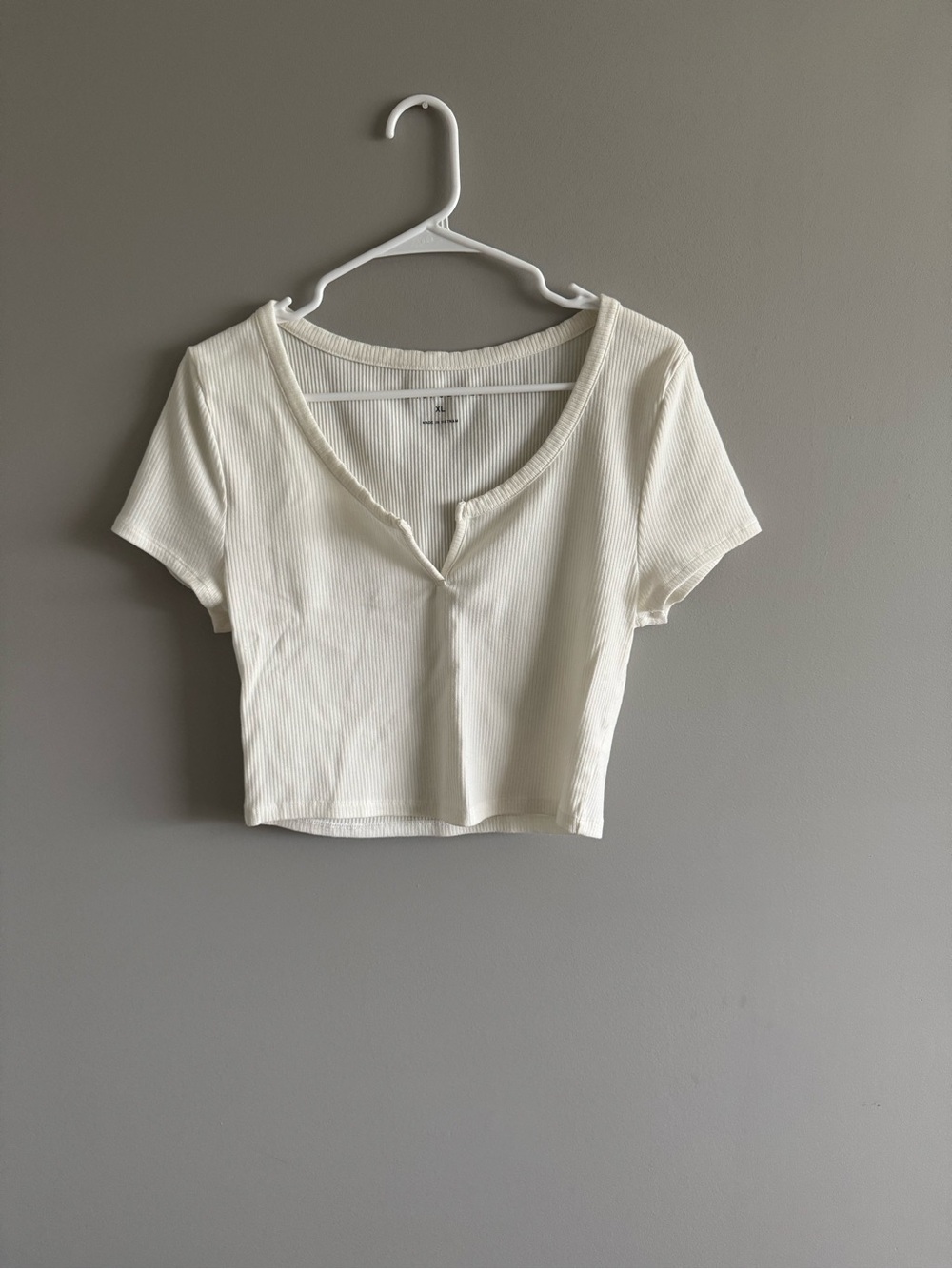 Aeropostale Ribbed Scoop Neck Cropped Tee - Cream